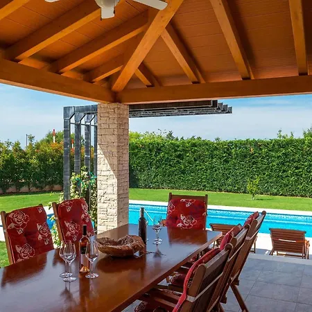 Holiday home Salambati Smoljanci